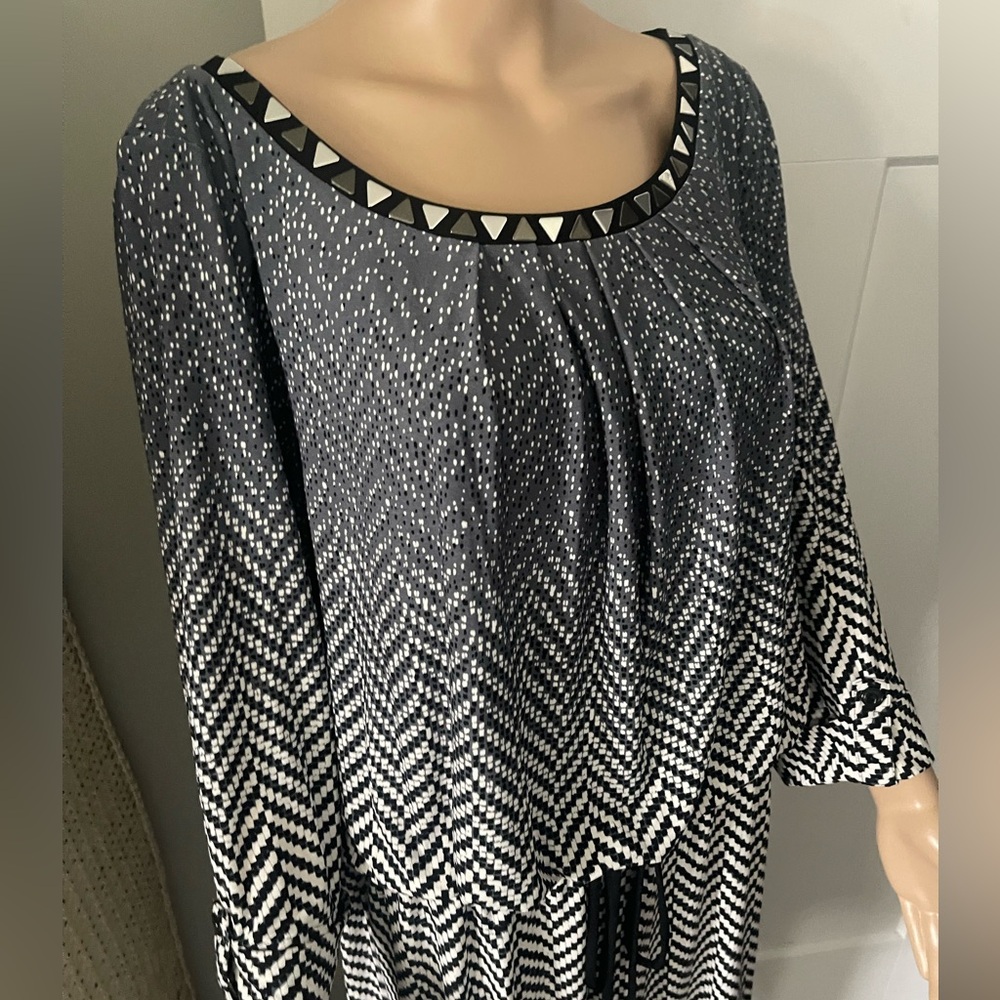 Laura Dress - Picture 3 of 10